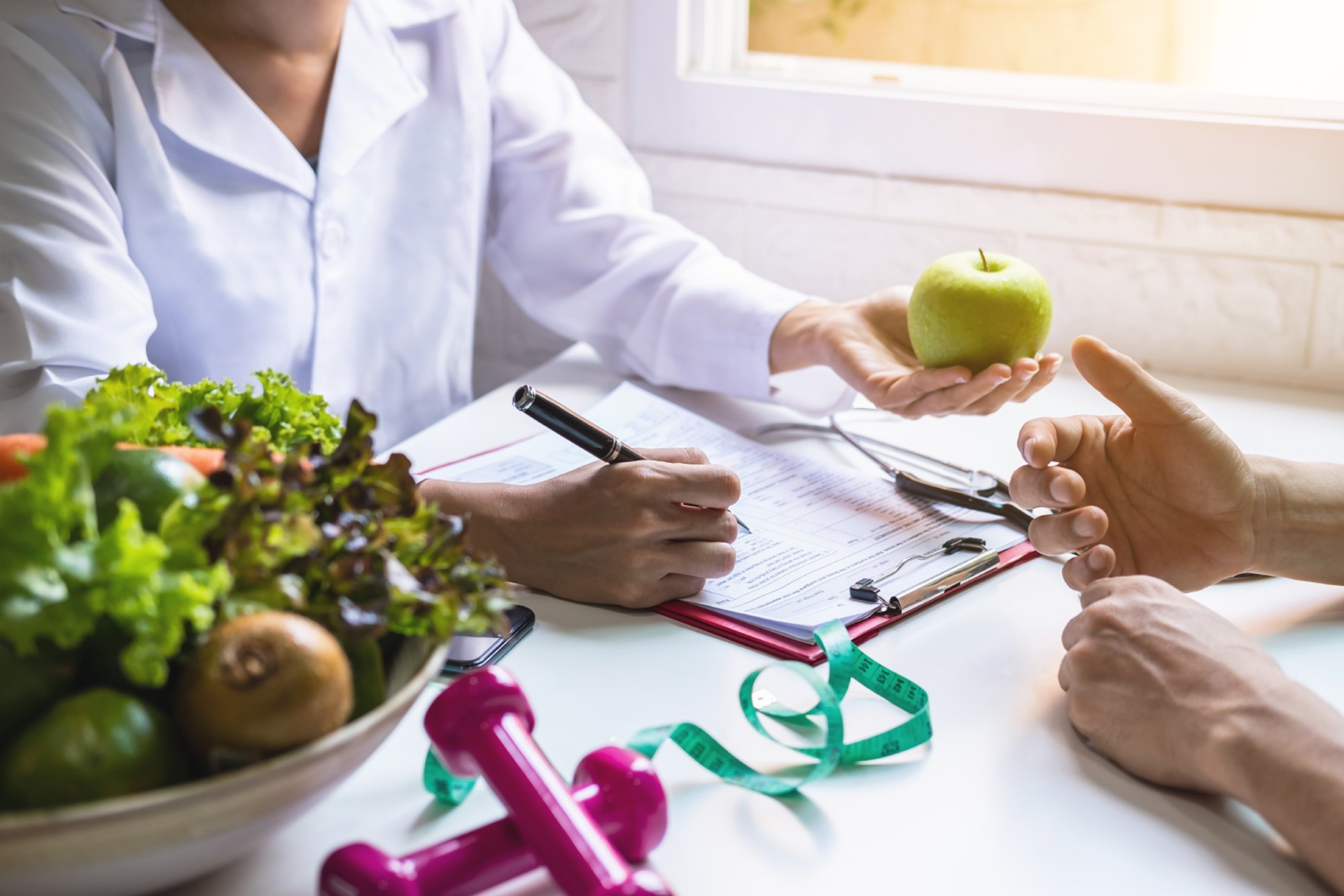 Doctor showcasing healthy foods for personalized nutrition coaching