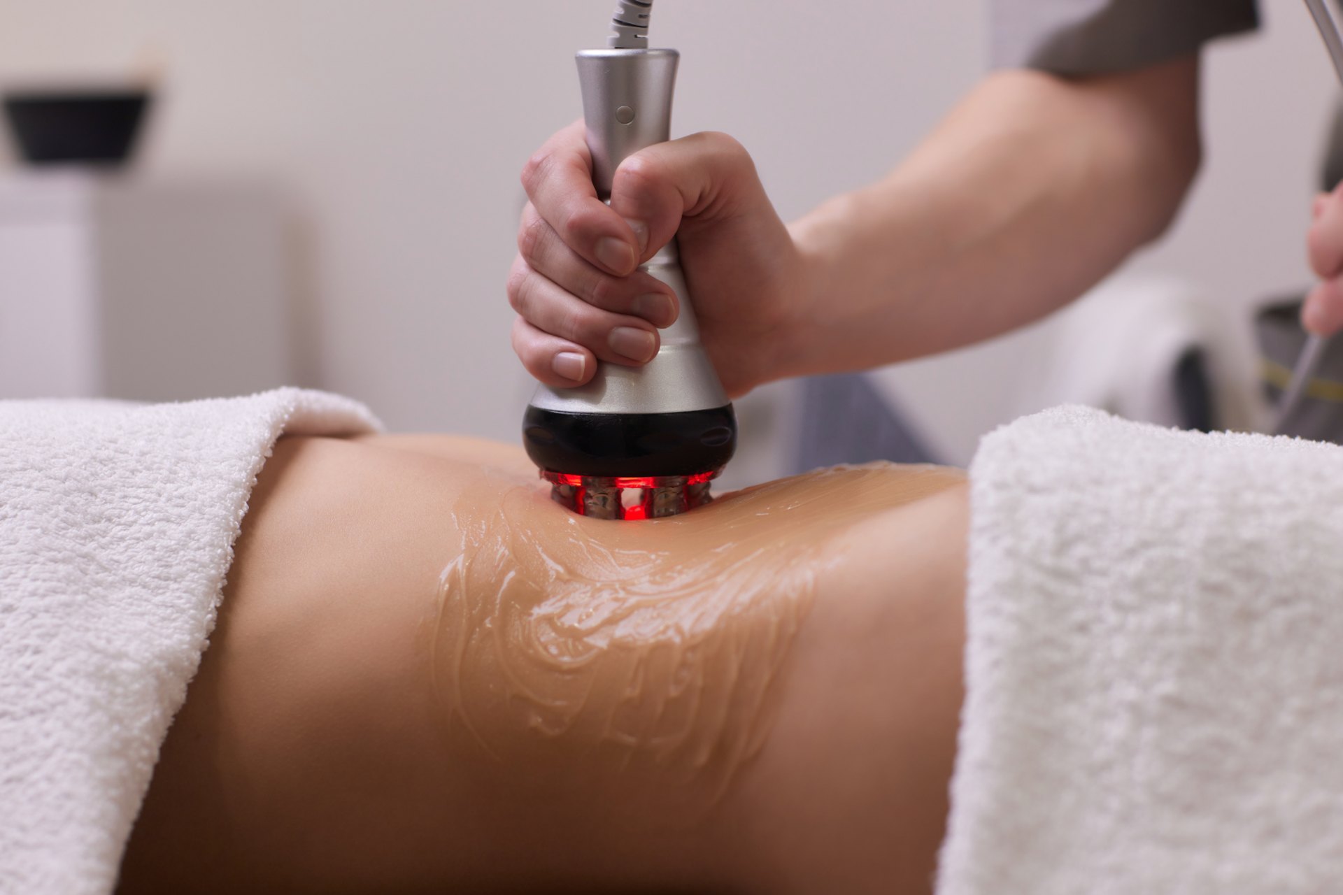 Laser device targeting deep tissue for pain relief and healing