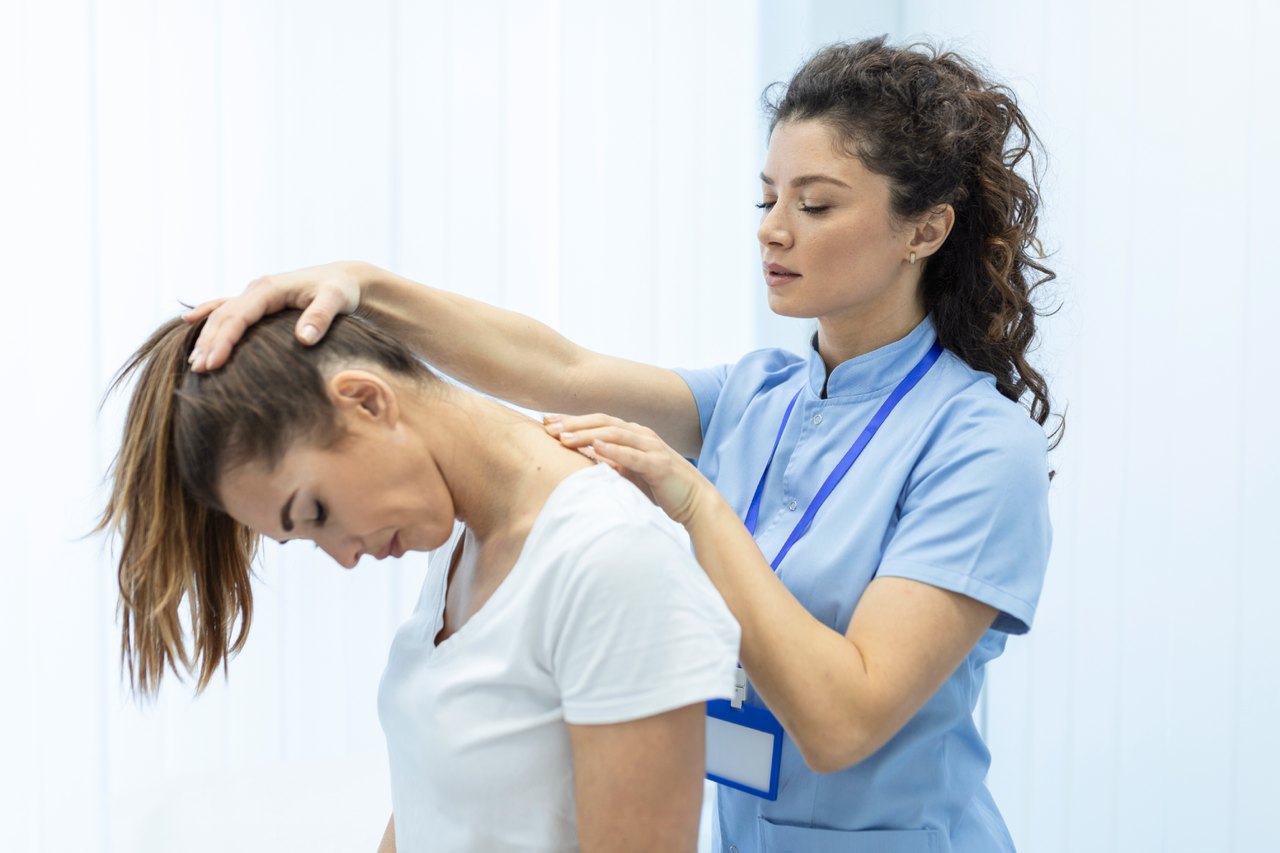 Chiropractor providing targeted therapy for chronic pain