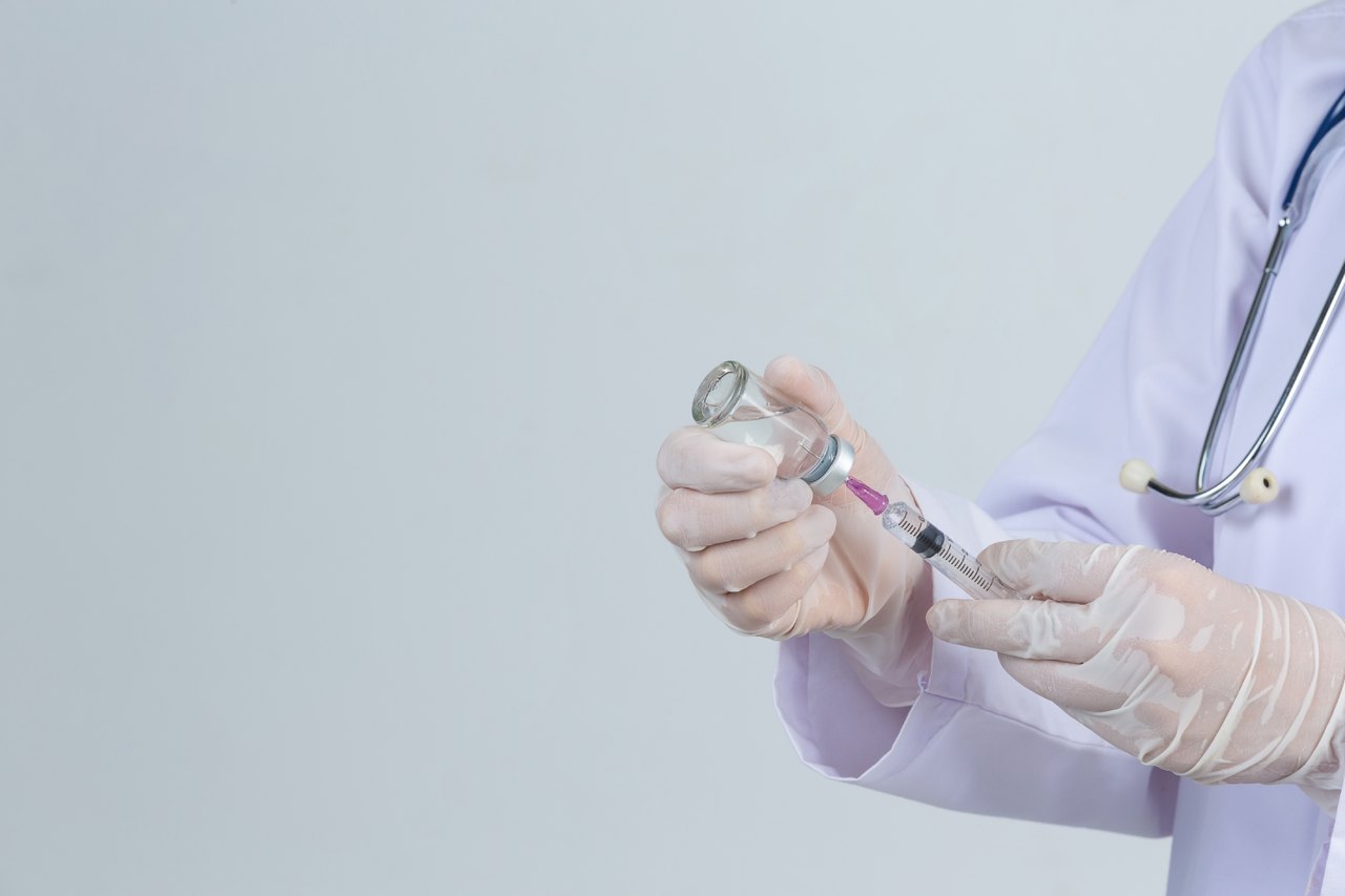 Doctor preparing regenerative therapy injection for wellness treatment